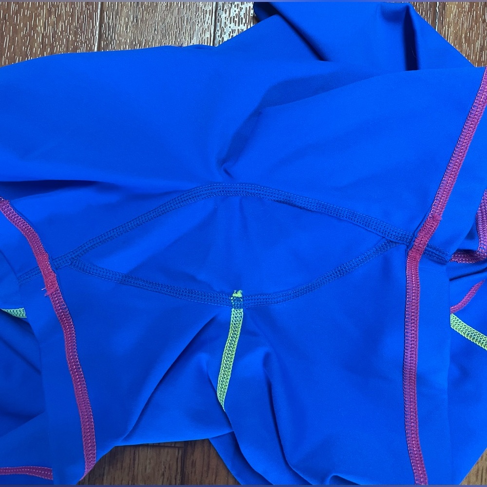 BuffBunny Wave Shorts in the color H2O Blue/Multi - Picture 7 of 8